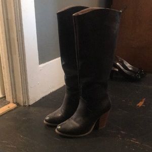 Black heel boots